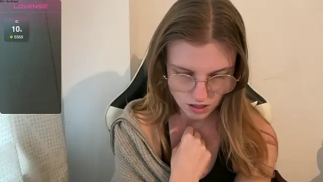 BustyKellyXXX's cam snapshot