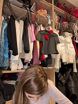 didihairypussy's cam snapshot