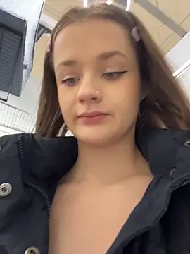 KittyQueeny live sex cam