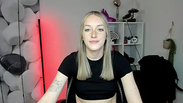 EvelynBlond's cam snapshot