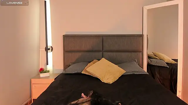 Emma__clark_'s cam snapshot