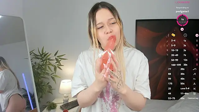 Love_audirs6's cam snapshot