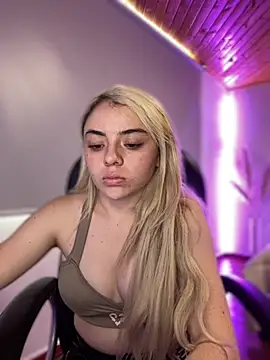 Mia_blondee_'s cam snapshot