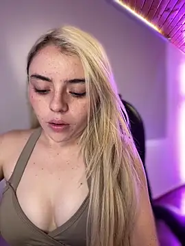 Mia_blondee_'s cam snapshot