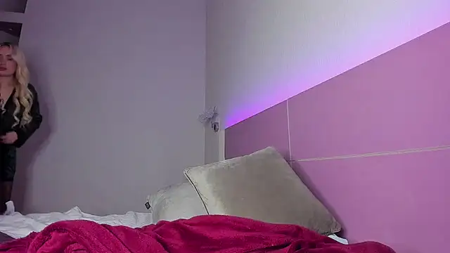 CrazyWomen's cam snapshot