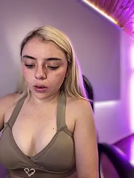 Mia_blondee_'s cam snapshot