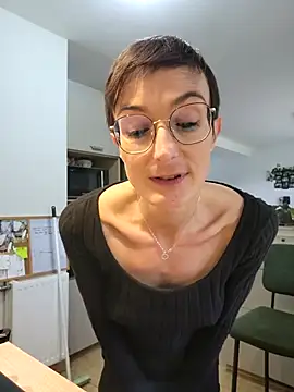 LaureLiveXX's cam snapshot