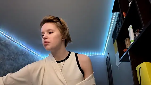 CutieGoga's cam snapshot