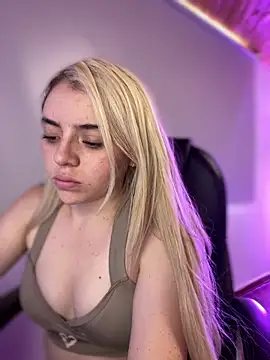 Mia_blondee_'s cam snapshot