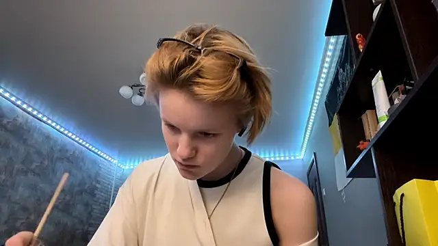 CutieGoga's cam snapshot