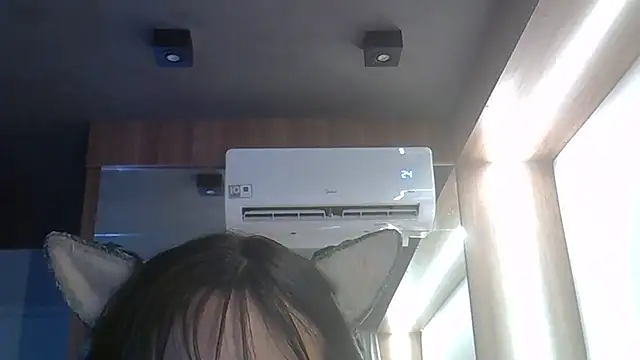 SkinnyKitten live sex cam