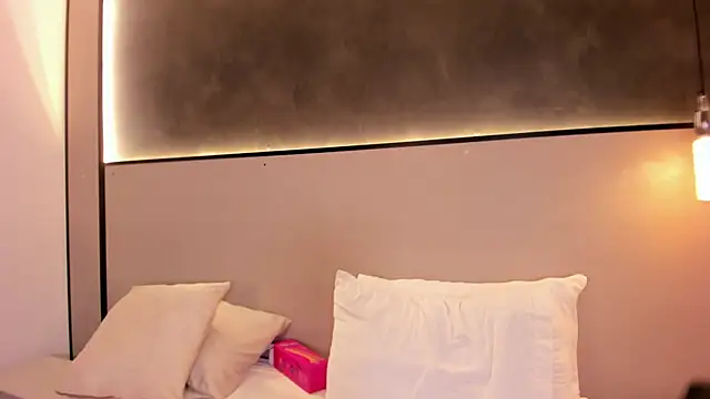 mia_slora's cam snapshot