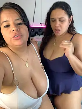 twocurvylatins live sex cam