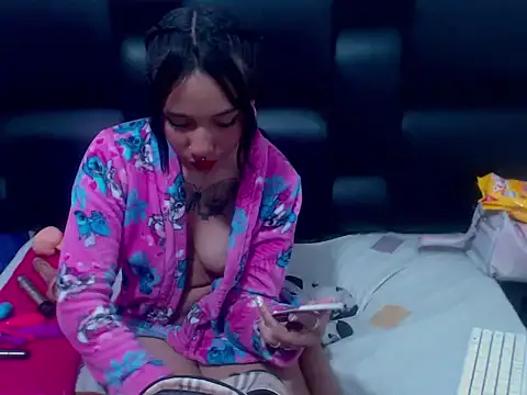 XxMavisSexyHotxX's cam snapshot