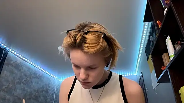 CutieGoga's cam snapshot