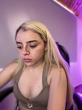 Mia_blondee_'s cam snapshot