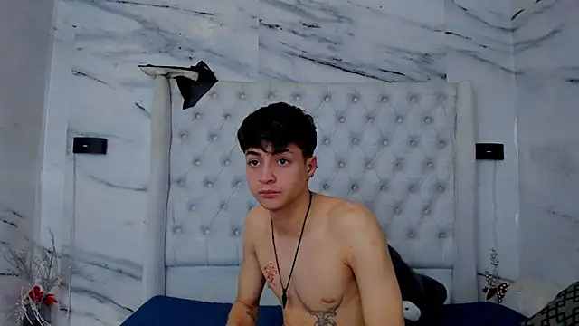 Ari_and_Storm's cam snapshot