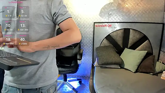 MarcoVitto live sex cam