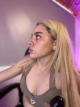 Mia_blondee_'s cam snapshot