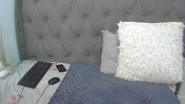 ThePeacheese's cam snapshot