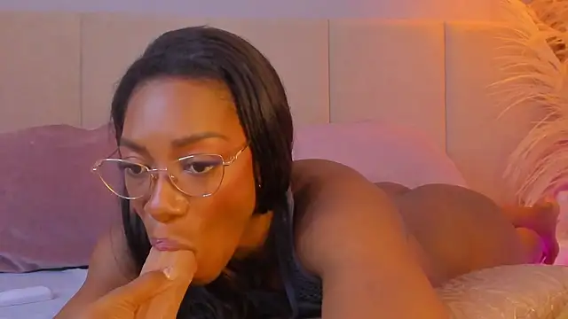 aprilebony_'s cam snapshot