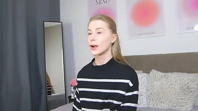 VioletiSwone's cam snapshot