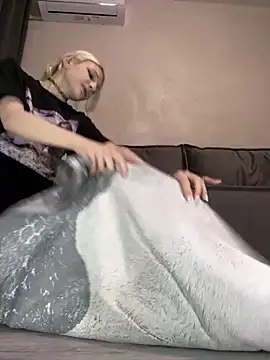 alicefrail's cam snapshot