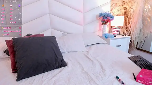 Nina_Ford_'s cam snapshot