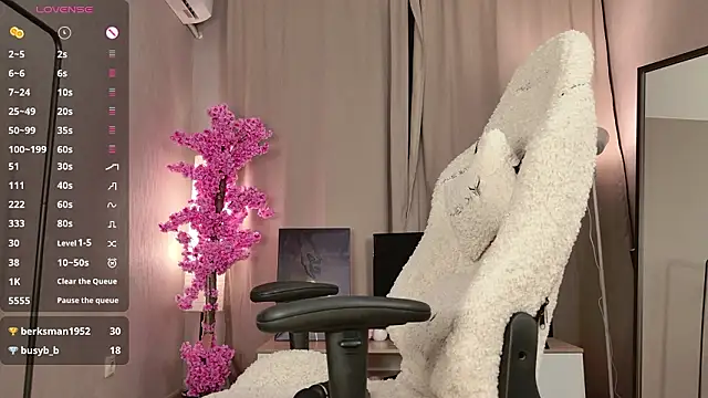 Playful_Lia's cam snapshot