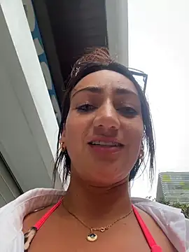 Ninabigtitied's cam snapshot