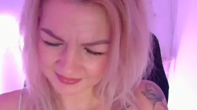 Madonna_Fire's cam snapshot