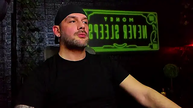 LexHardy's cam snapshot