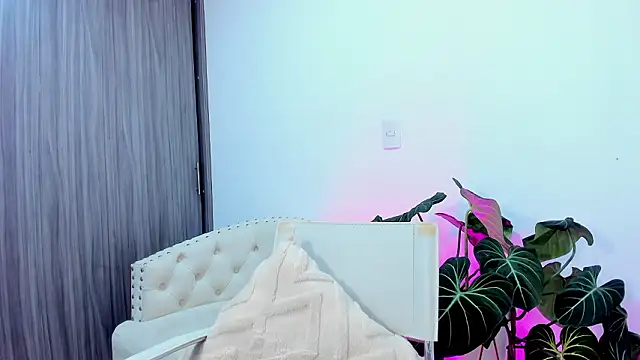 Sara_Leblanc live sex cam