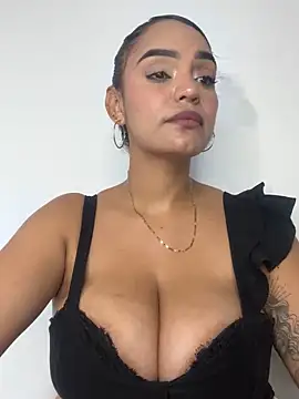 Sara-77 live sex cam