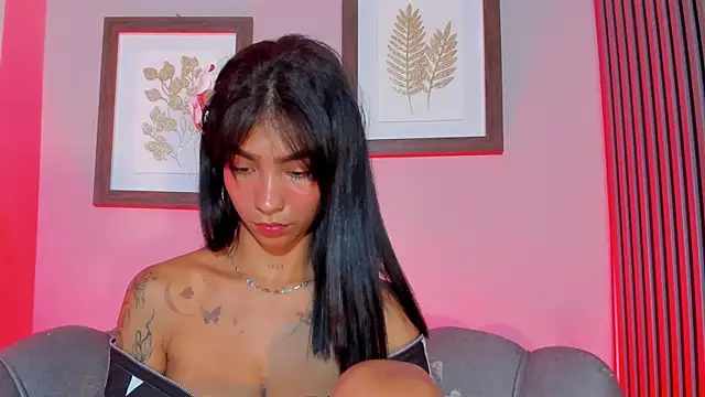 LauraAristizabal live sex cam