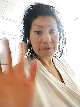 LaInsaciableIntensa live sex cam