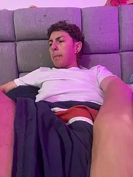 NaytonFreeman live sex cam