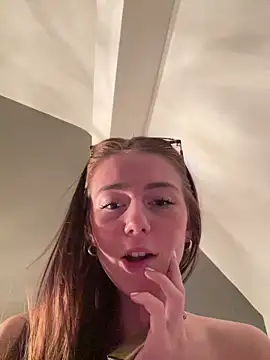 Naughty_leigh_'s cam snapshot