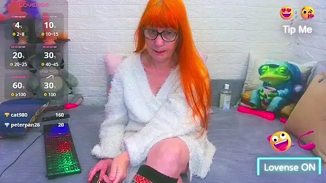 RedHousewife's cam snapshot