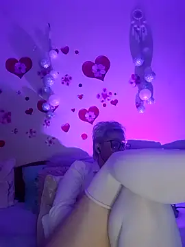 BellaBellaHot live sex cam