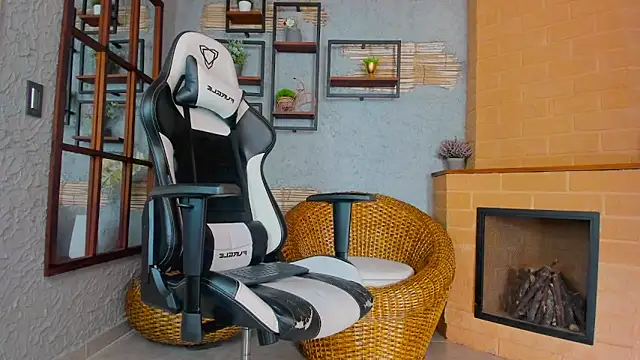 Amy_petitee's cam snapshot