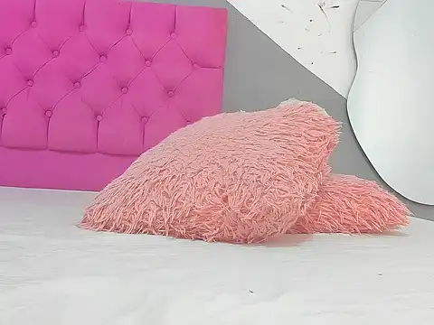 Loly_skinny10's cam snapshot