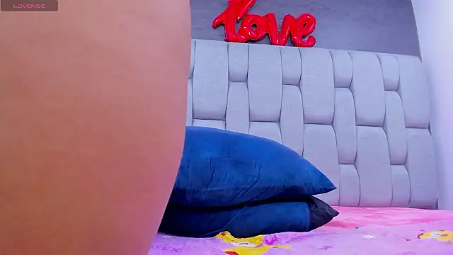 messy_saray's cam snapshot