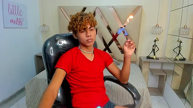 Anyelo_Twink live sex cam