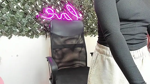 DestinyHills's cam snapshot