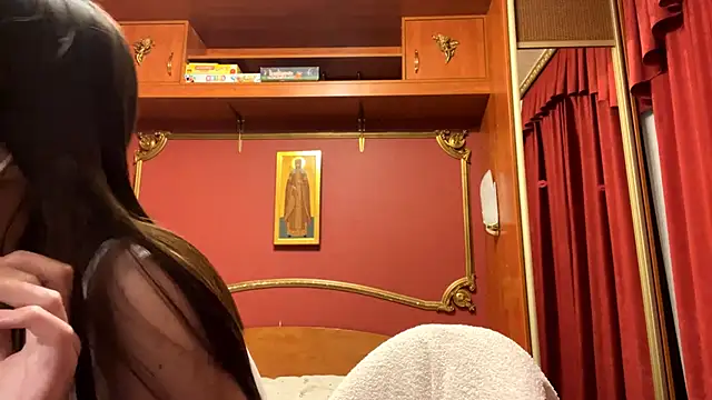 LauraMystiq live sex cam