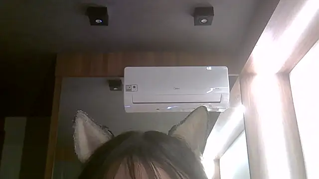 SkinnyKitten live sex cam