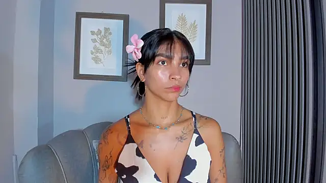 LauraAristizabal live sex cam