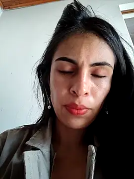 Astrid-- live sex cam