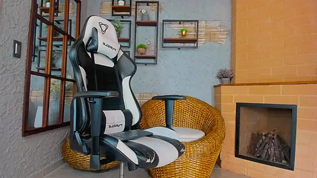 Amy_petitee's cam snapshot